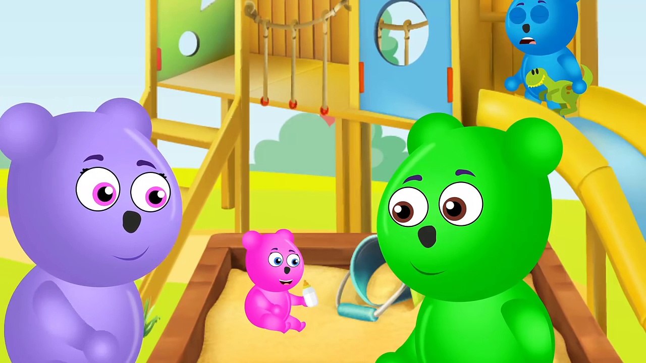 Osito Gominola en Español - El bebé hace pis en la bañera