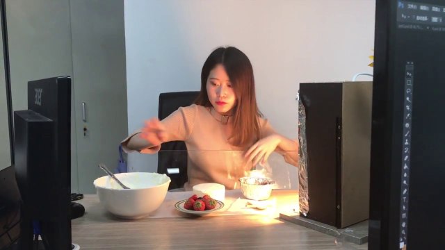 Cuisiner son gâteau au bureau avec une ampoule comme four !