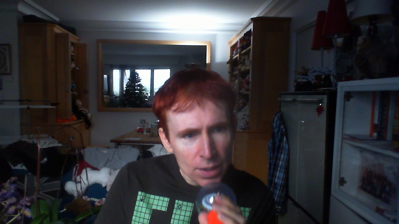 Wiwi égratigne "dégénération" de Mylène Farmer