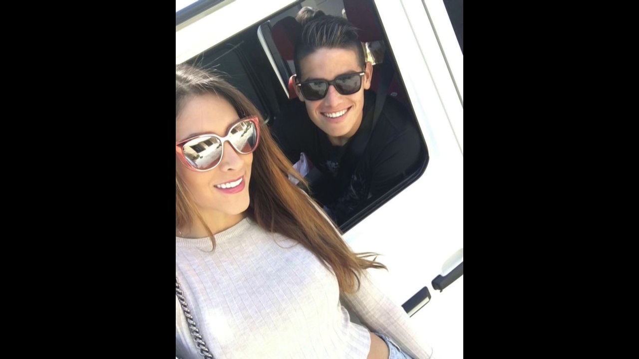 FAMOUS FOOTBALL PLAYERS AND THEIR GIRLFRIENDS ! ● Ft. James● Messi ● Pique ●Müller ●Ramos ● HD