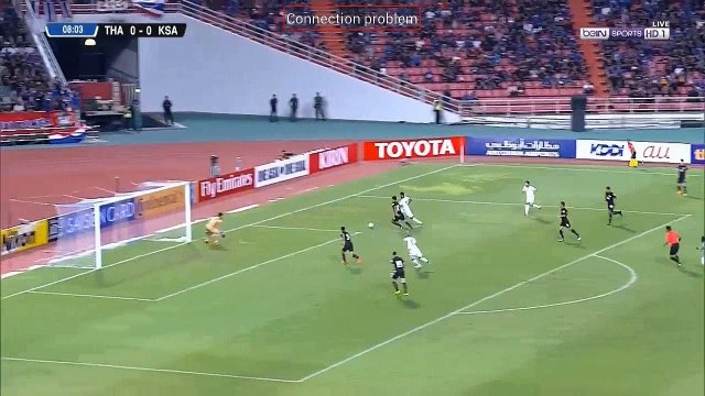 لاعب تايلند كاد يُحرز هدفا ضد مرماه