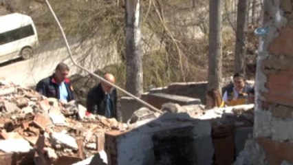 Hurda Toplayan Yaşlı Adamın Üstüne Duvar Düştü