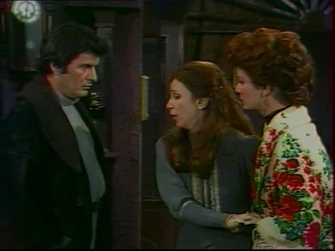 '''OI ΜΙΚΡΟΑΣΤΟΙ''' (4ο),ΜΑΞΙΜ ΓΚΟΡΚΙ,BLACK & WHITE MYRON __ ΚΑΤΕΡΙΝΑ ΒΑΣΙΛΑΚΟΥ, ΙΑΚΩΒΟΣ ΨΑΡΡΑΣ,ΜΑΡΙΑ ΦΩΚΑ,ΝΟΡΑ ΚΑΤΣΕΛΗ,ΘΑΝΑΣΗΣ ΜΥΛΩΝΑΣ,ΑΝΝΑ ΓΕΡΑΛΗ,ΝΙΚΗΦΟΡΟΣ ΝΑΝΕΡΗΣ,ΧΡΗΣΤΟΣ ΜΑΝΤΖΑΡΗΣ,ΑΛΕΞΗΣ ΣΤΑΥΡΑΚΗΣ- ΣΚΗΝΟΘΕΣΙΑ:Λ.ΚΑΛΛΕΡΓΗΣ.