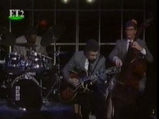 Kenny Burrell Trio - Listen To The Dawn