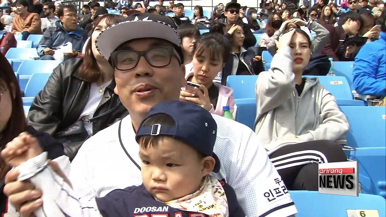 Eager Korean baseball fans filling stadiums ahead of season opener