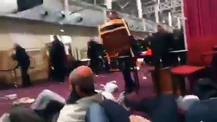الشرطة الفرنسية تقتحم و تنتهك حرمة مسجد لغلقه