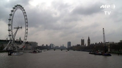 Attentat de Londres: les drapeaux de Westminster en berne