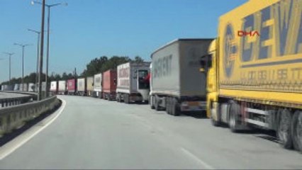 Edirne Bulgaristan Işlemleri Yavaşlattı, Sınırda 7 Kilometre Tır Kuyrukları Oluştu