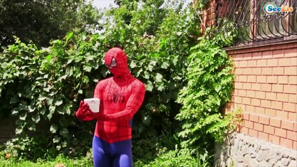 Spiderman & Frozen Elsa Loses dress and Maleficent Get Superhero Powers in Real Life