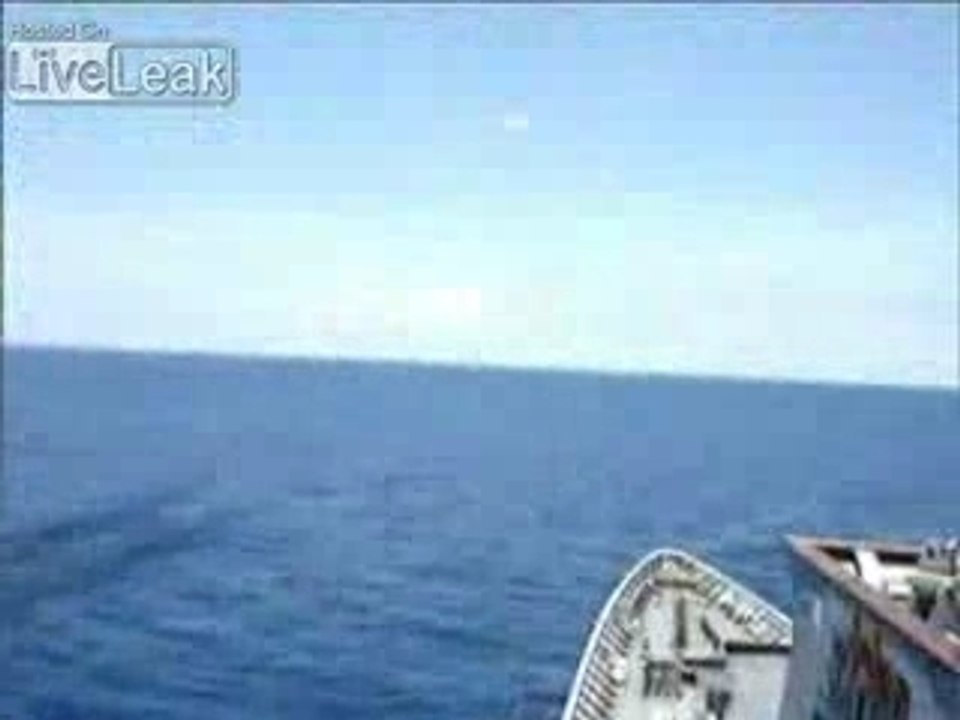 F-18 qui rase l'eau !