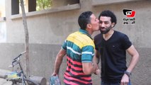 محمد صلاح يلتقي شبيهه بـ«نجريج»- «أنا اللي فيا شبه منه»