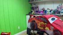 HUGE DISNEY CARS LIGHTNING MCQUEEN SURPRISE TOYS TENT Big Egg Surprise Opening Disney Cars ToyReview-hi-y