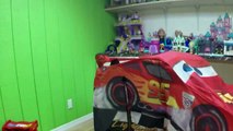 HUGE DISNEY CARS LIGHTNING MCQUEEN SURPRISE TOYS TENT Big Egg Surprise Opening Disney Cars ToyReview-hi-yp