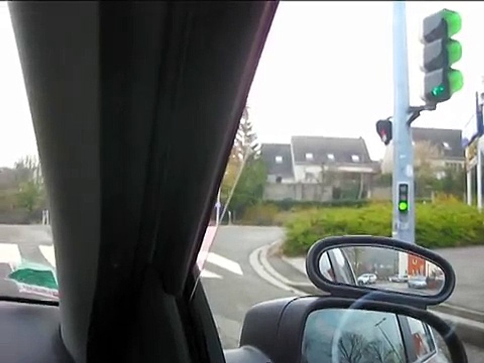 9. tourne a gauche AVEC PRIORITE devant et ANGLEMORT