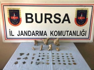 Bursa'da Durdurulan Otobüsteki 3 Yolcunun Bavulunda Tarihi Eserler Bulundu