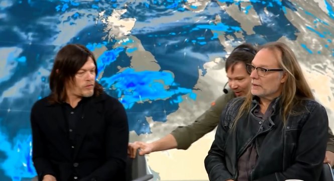 Quand Norman Reedus (Daryl dans The Walking Dead) se fait sortir d’un plateau télé par un assistant.