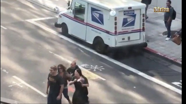 VREĐAO JE DVE DEVOJKE NA CESTI, a onda mu je prišao jedan ćelavi tip i uradio nešto neočekivano