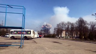 Ukraine : Vidéo d'une grosse explosion dans un dépôt d'armes