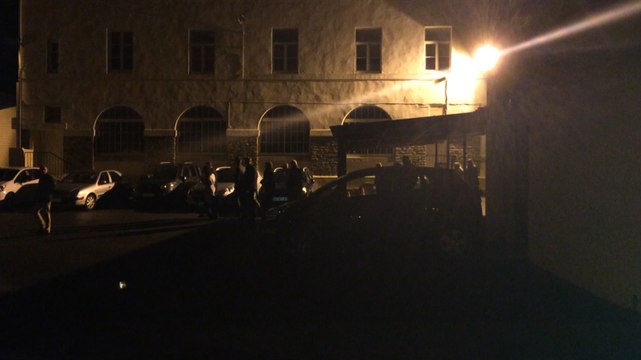 Arrivée du car des lycéens au lycée Saint-Marc