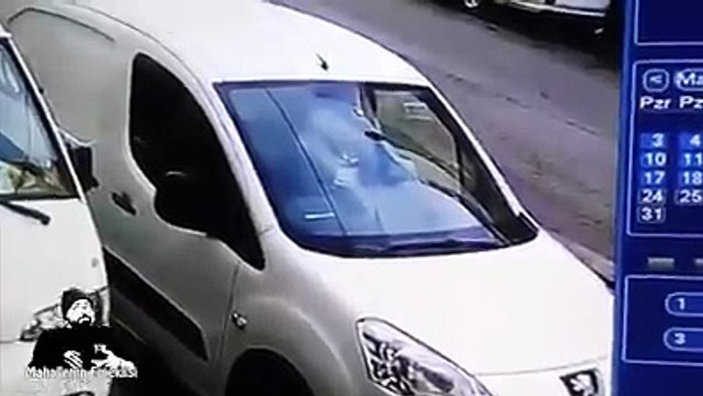sigara haraamdır tüp dolu arabada sigara yakıyor araba harap oluyor sigaradan uzak durun