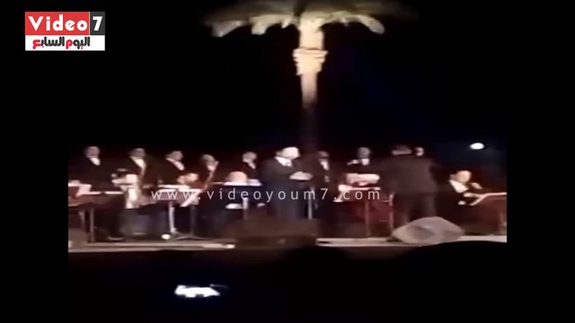 المطرب محمد الحلو يشدو بأغاني العراف و ياحبيبي كان زمان بساحة معبد الكرنك