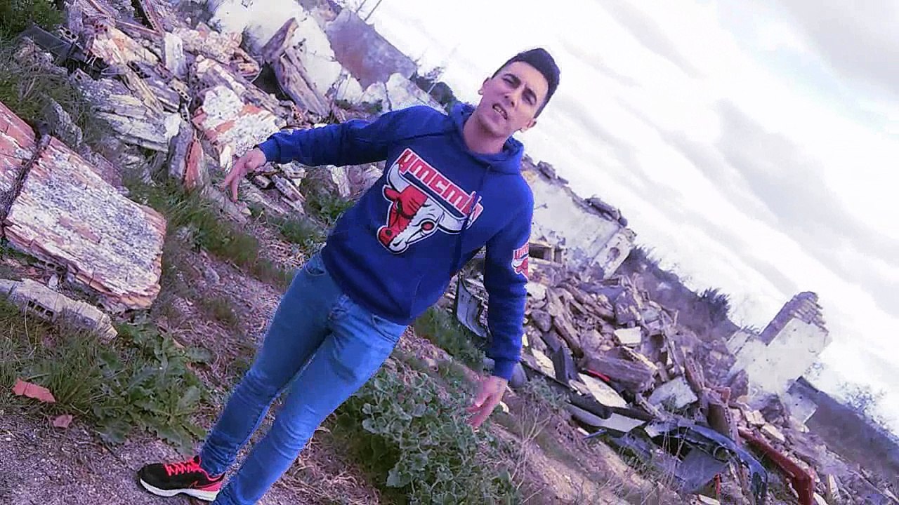 Kalizmatiko - Un brindis por la crisis. [(videoclip oficial) (prod. Sartone)]