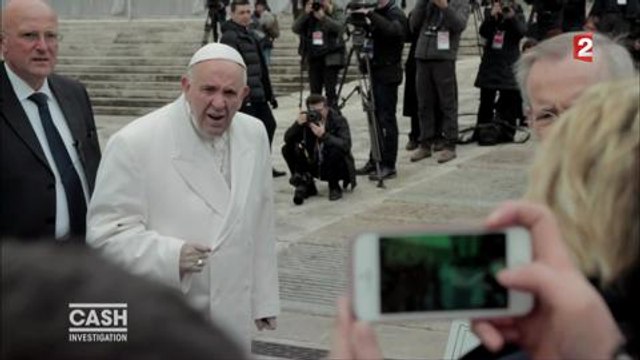 Cash Investigation : Elise Lucet rencontre le Pape François