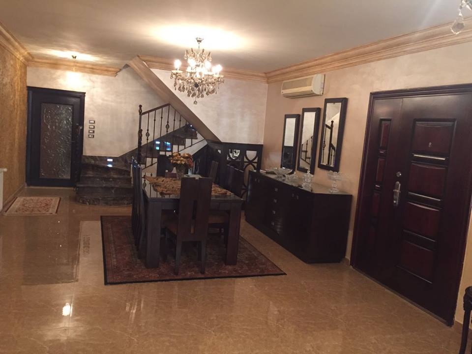 دوبلكس للبيع بالتجمع الخامس روووعة بالقرب من الداون تاون وشارع التسعين