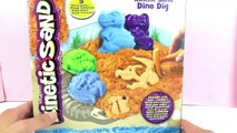 Phil Hellmuth and Phil Laak lie down during a hand KINETIC SAND DINO DIG - Kinetischer San