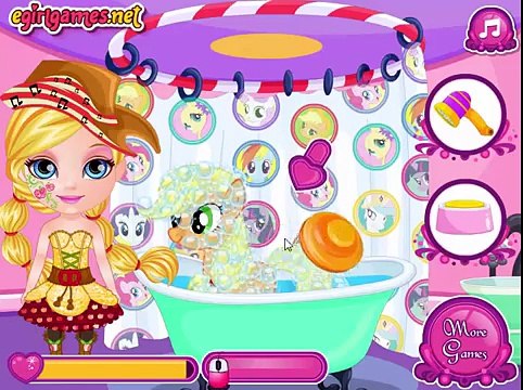 Малышка Барби ухаживает за пони из мультика май литл пони , моет, одевает пони в игре для