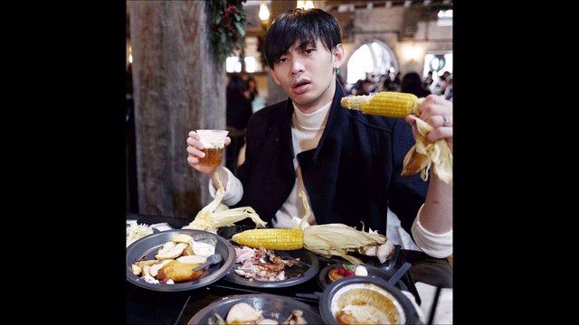 ร้องว้าวกันทั้งงานบุญ ! เมื่อ จ๊ะ อาร์ สยาม ร่วมบุญบริจาคเงินทอดผ้าป่า พูดเลยว่า นี่คือสายบุญตัวจริง