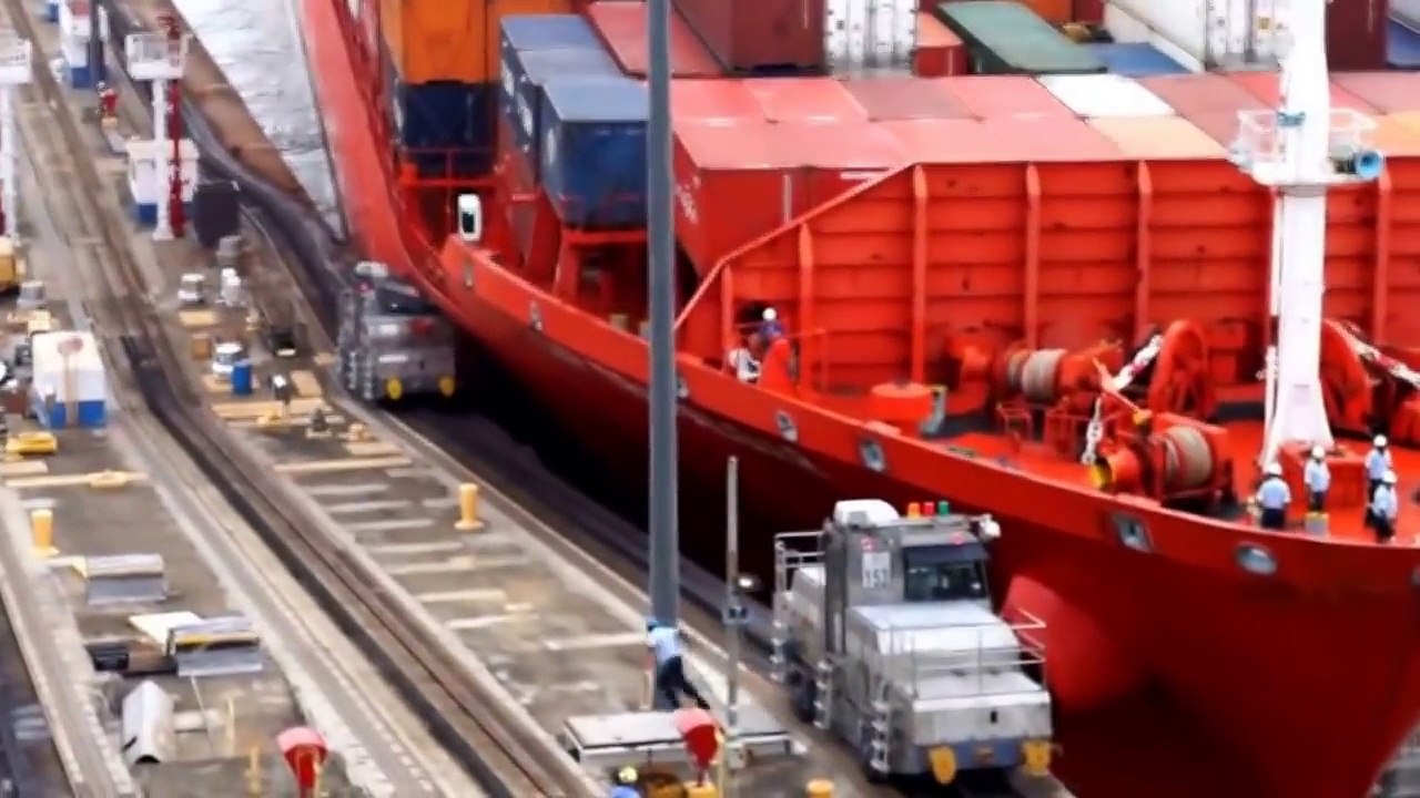 Panama Canal Ship Crash!! MUST SEE