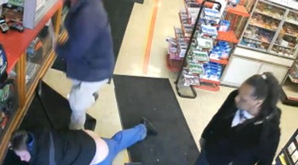 Kadın Yumruğuyla Adamı Yere Serdi!