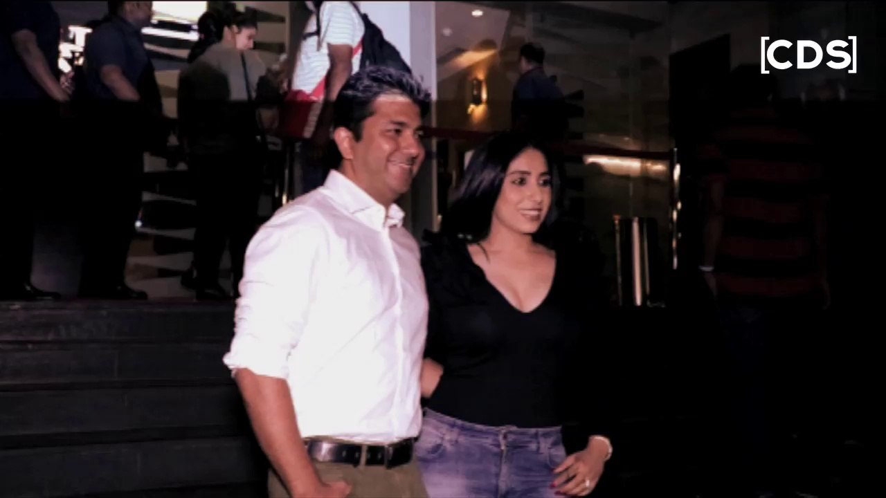Neha Bhasin  in Tight Top