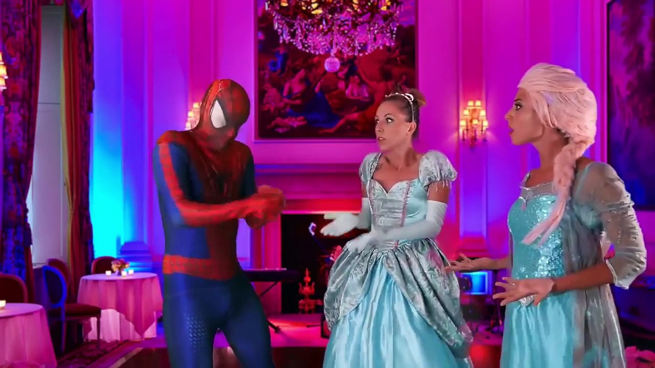 Frozen Elsa & Anna EYE MAKEUP CHALLENGE! w/ Spiderman Joker Pink Spidergirl Venom Fun in R
