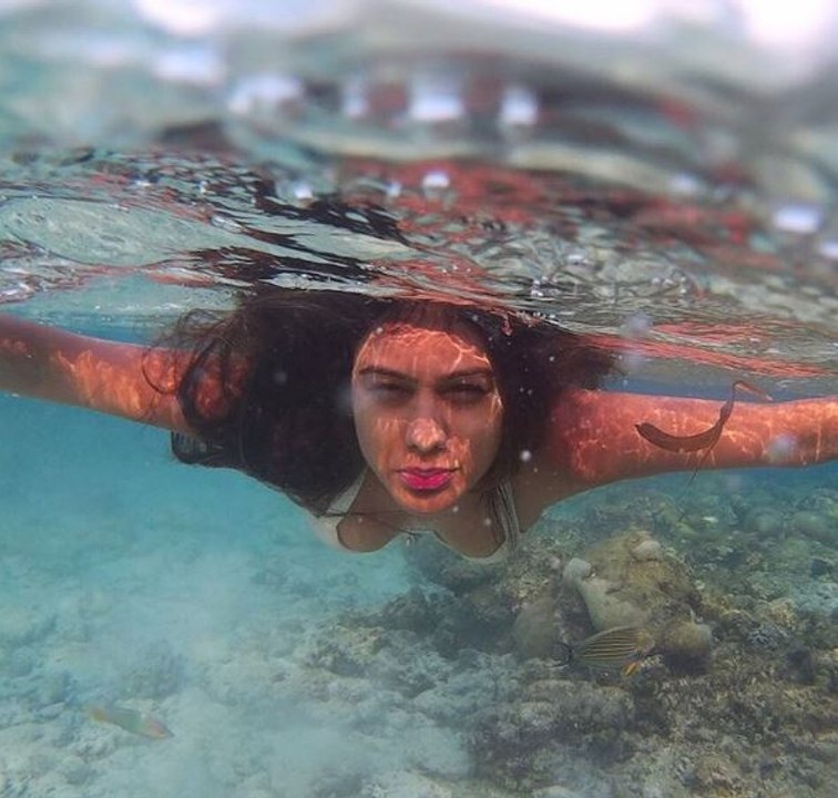 Nia Sharma Underwater Swimming In Maldives