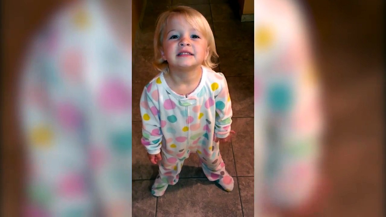 Elle vient de faire caca : regardez comment elle marche jusqu'aux toilettes.