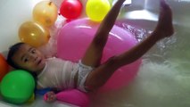 Mainan Anak Mandi Balon Raksasa Giant Balloon Learn Color for Kids @LifiaTubeHD Vídeo resu