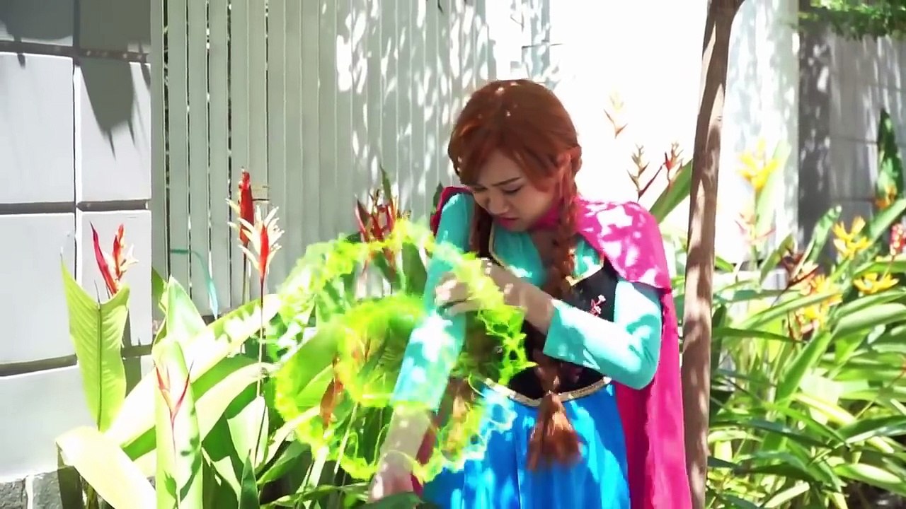 Spiderman ,Frozen Elsa kiss Frozen Anna Spiderman Cry Gym Prank Fun Superhero Real Life #20