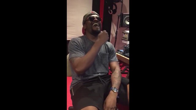 Bebi Philip : petite dedicace a mon premier fan DJ Arafat