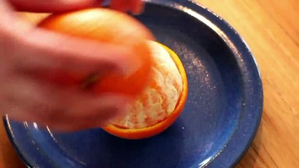 How to peel an orange in an easy way
