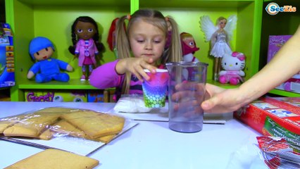 Ярослава готовит съедобный сладкий ПРЯНИЧНЫЙ ДОМИК Конфеты и Игрушки Видео для детей Tiki Taki