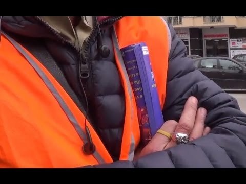 Aversa (CE) - Parcheggiatori abusivi gestiti dalla camorra? Lo chiediamo a uno di loro (23.03.17)