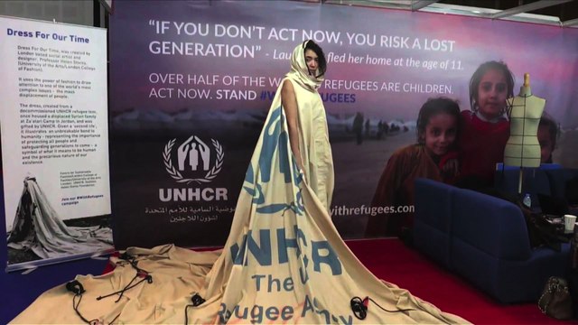 Une tente de réfugiés syriens transformée en robe