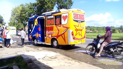 bus cari penumpang (om telolet om)