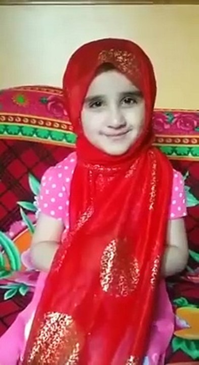 پیاری بچی قُران مجید کی تلاوت کرتے ہوئے ضرور دیکھیں