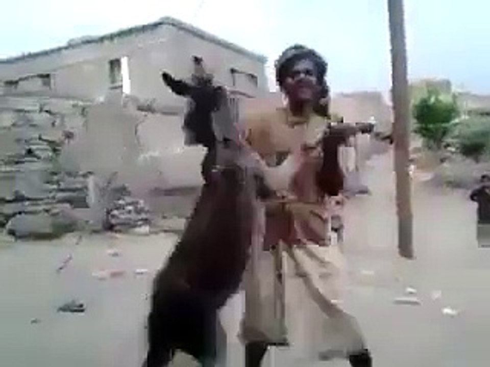 لگتا ھے اسے پیار ھو گیا ھے