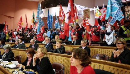 Une séance du conseil régional perturbée par des manifestants à Metz