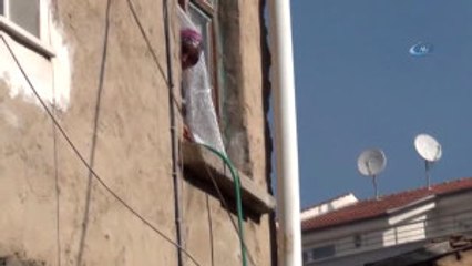 Tavşanlı'da Çıkan Yangında 2 Katlı Ev Küle Döndü