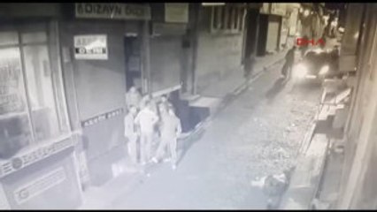 Fatih'te Iki Grup Arasındaki Silahlı Kavga Kamerada: 1 Ölü